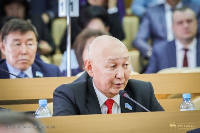 «Целый год полоскают меня все кому не лень». Депутат Ил Тумэна Михаил Эверстов защищает свои честь и достоинство