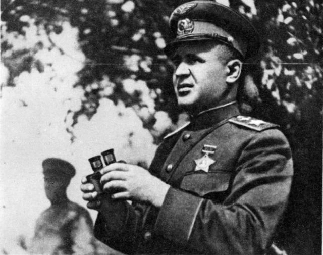 Повороты судьбы. Как главный маршал авиации оказался простым дворником