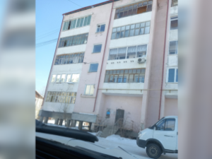 Жительница Якутска отсудила у управляющей компании более 100 тысяч рублей за повреждение автомобиля глыбой снега со льдом