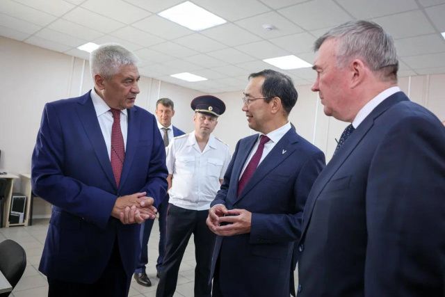 Айсен Николаев и Владимир Колокольцев посетили объекты МВД в Якутске