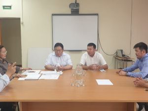 Глава района Олег Иринеев осмотрел строящиеся объекты в Октемцах