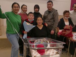 В Якутске прошла торжественная выписка детей, родившихся 1 января 2024 года