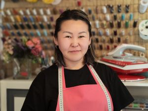 Многодетная мама из Усть-Алданского района развивает производство по пошиву автоаксессуаров