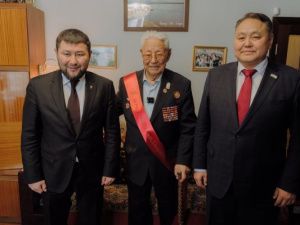 Ветеранам - участникам Великой Отечественной войны присвоили звания почетных граждан города Якутска