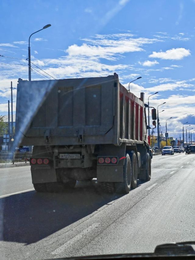 В Якутске проводят проверки большегрузных транспортных средств