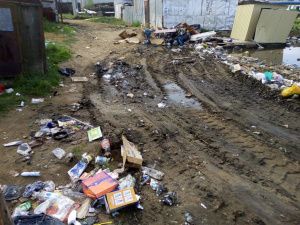 Вонь, завалы мусора, помойки, крысы. Жители Кирзавода сняли видео