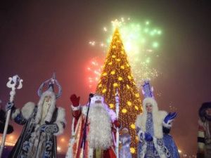 В Якутии зажгли первую новогоднюю елку страны