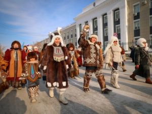 Более тысячи человек прошли в юбилейном шествии в День народного мастера в Якутске
