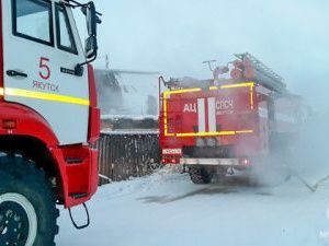 Якутские огнеборцы спасли от пожара склад