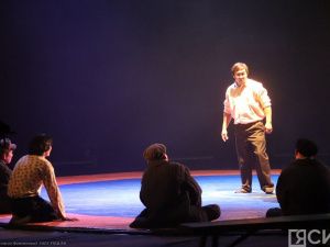«Коркин. Клятва»: в Якутске состоялась премьера спектакля, посвящённого тренеру по вольной борьбе