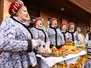 Айсен Николаев возложил цветы к памятнику основателя Якутска