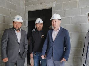 Евгений Григорьев осмотрел строительство дома для маневренного фонда