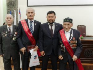 Почетными гражданами города Якутска стали Наум Слепцов и Петр Нечаев