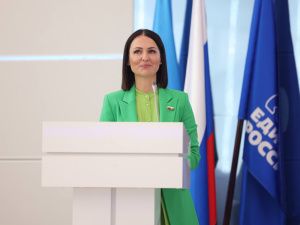 Айсен Николаев наградил волонтёров специальной военной операции