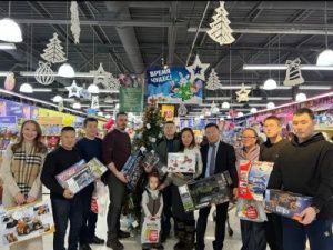 Антон Алексеенко принял участие в акции «Ёлка добра»