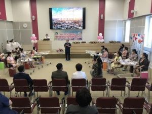 Растите здоровыми, будьте счастливыми! Репортаж с торжественной выписки малышей, родившихся в день города