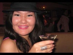 Блогершу оштрафовали за танец в купальнике зимой на центральной площади Якутска