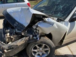 В Якутске в жестком ДТП пострадали водитель и пассажирка