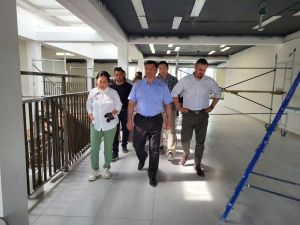 Андрей Тарасенко проинспектировал ход работ по капитальному ремонту школы №7 города Якутска