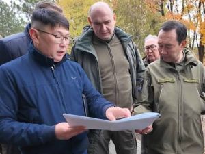 Глава Якутии проверил ход ремонтно-восстановительных работ в подшефном городе Докучаевске в ДНР