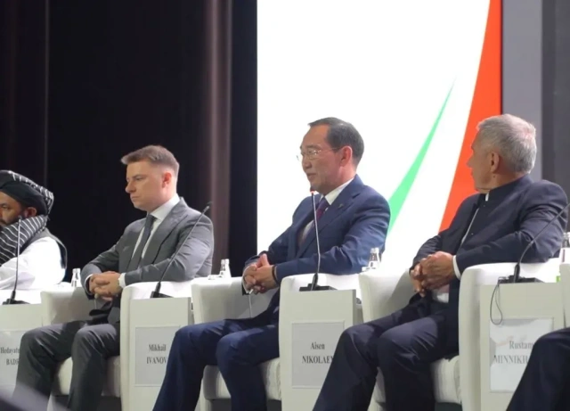 Айсен Николаев выступил на пленарном заседании Татарстанского нефтегазохимического форума – 2025 