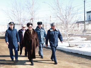 Исправительную колонию № 1 посетили Уполномоченный по правам человека в Республике Саха (Якутия) Сардана Гурьева, представители Прокуратуры и Общественной наблюдательной комиссии