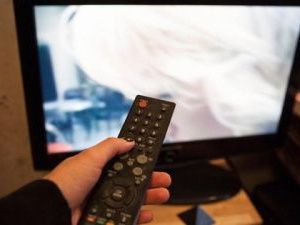 Мать-алкоголичка украла у дочери телевизор