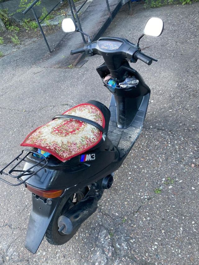 В Алданском районе мужчина опрокинулся на мопеде и был госпитализирован