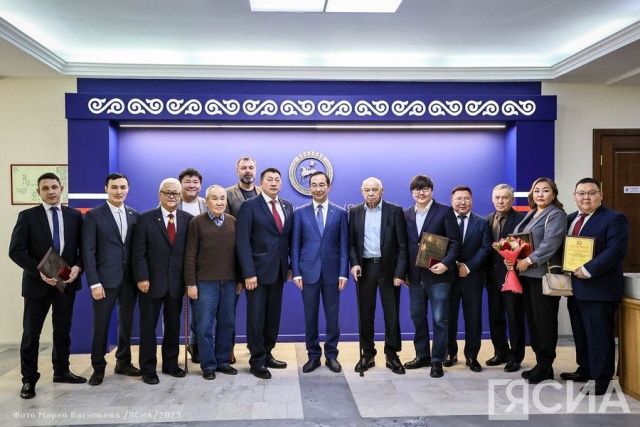 Айсен Николаев провел встречу с представителями общественности Якутии