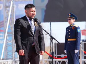 В Якутске торжественно подняли Знамя Победы