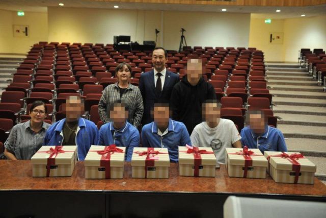 Айсен Николаев посетил раненых якутян в госпитале имени Вишневского