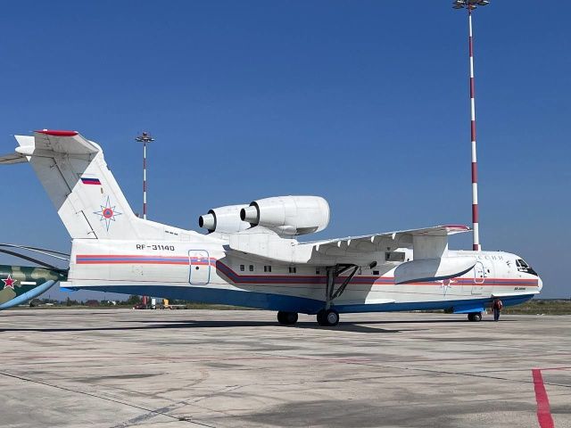 Прибывшие сегодня самолёты Бе-200 уже работают на тушении лесных пожаров в Усть-Майском улусе