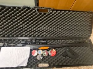 В Якутске мужчина устроил пьянку в квартире отсутствовавшего знакомого и украл пневматическую винтовку, пистолеты и унты