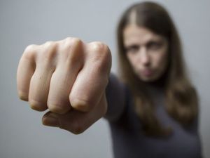 В Якутске женщина сломала нос своей знакомой