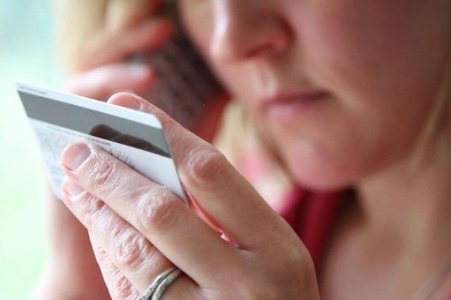 Жительница Мирного перевела мошенникам более миллиона рублей