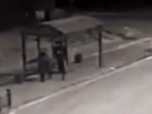 Житель Якутска кидался на женщин с ножом: опубликовано видео нападения