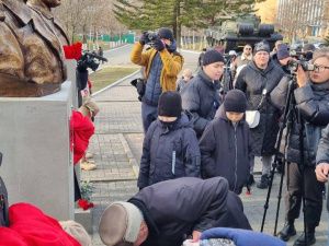 Бюст Героя России Дмитрия Егорова установили на Аллее Героев