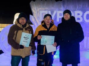 Якутские ледовые скульпторы победили в конкурсе «Пуровское сияние 2024» в Ямало-Ненецком округе