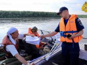 Инспекторы ГИМС проверили водителей маломерных судов в окрестностях Якутска