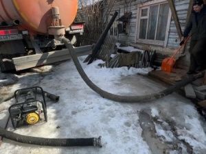 В Якутске откачивают воду в доме по улице Можайского 60/11