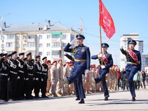 В Якутске торжественно подняли Знамя Победы