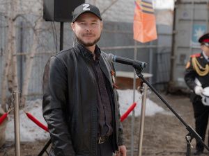 «Поем двором»: в Мархе поздравили ветерана Великой Отечественной войны Наума Слепцова