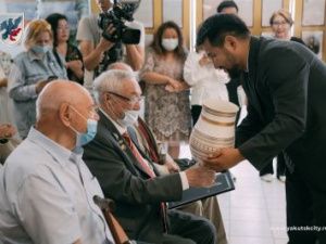 В Окружной администрации торжественно открыли выставку о Почетных гражданах Якутска