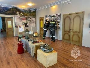 В Ленске открылась тематическая выставка спасателей