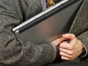 Житель Якутска украл ноутбук