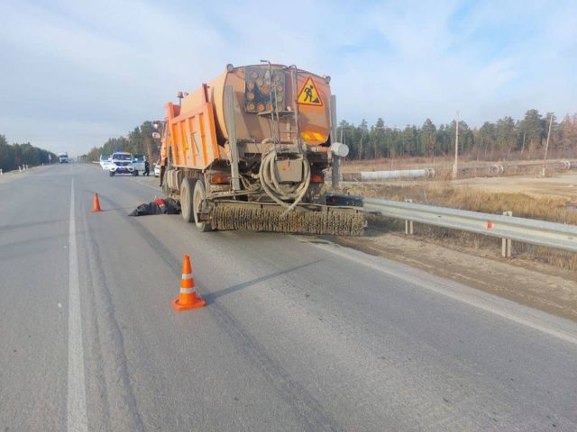 Около заправки у Нижнего Бестяха под колесами "Камаза" погиб велосипедист