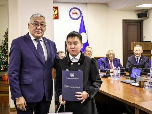 «Проявили мужество при спасении людей»: в Якутии наградили юных героев