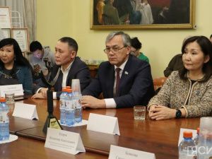 В Якутии презентовали серию книг о культурных ценностях коренных народов республики в музеях мира