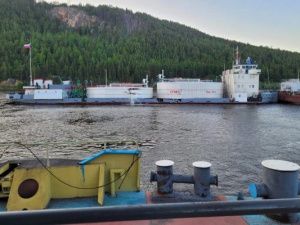 Генпрокуратура РФ оценила ущерб природе из-за разлива бензина в реку с судна ПАО "ЛОРП" в почти один миллиард рублей