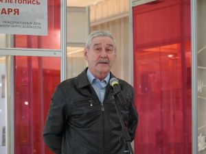 В ДДН открылась выставка, посвященная памятным датам истории 